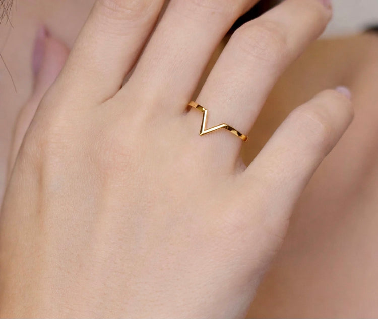 14K Gold V Ring