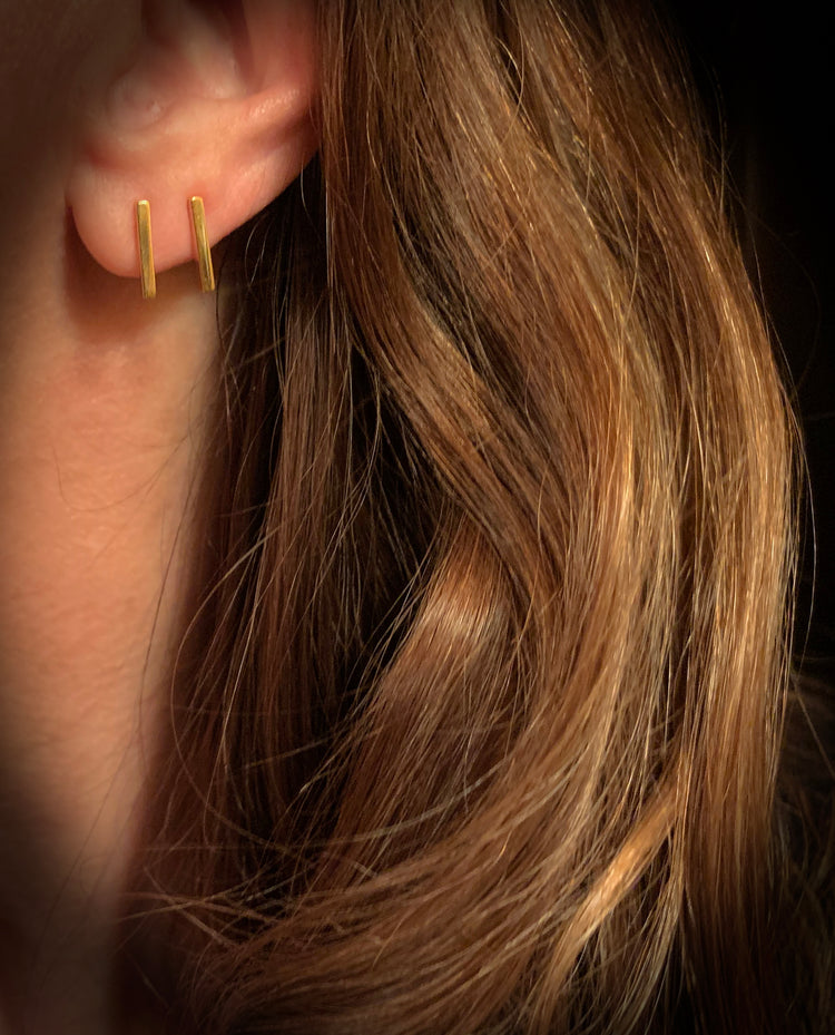 14K Gold Staple Bar Stud Earrings | Avie Fine Jewelry